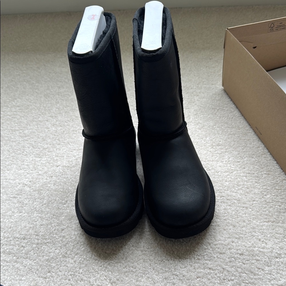 New UGG Black Classic Short Leather Boots 5 36 - Picture 5 of 7